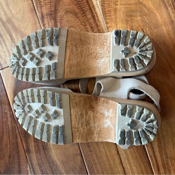 Mia Clogs - Picture 2 of 2